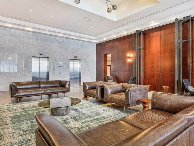 1121 - 36 Blue Jays Way