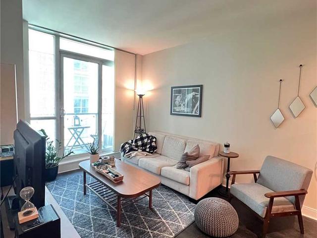 702 - 38 The Esplanade Ave