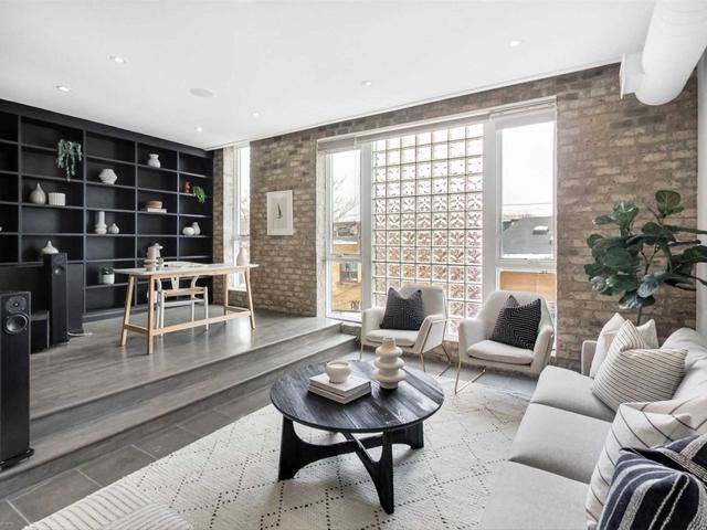 204 - 670 Richmond St