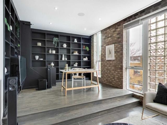 204 - 670 Richmond St