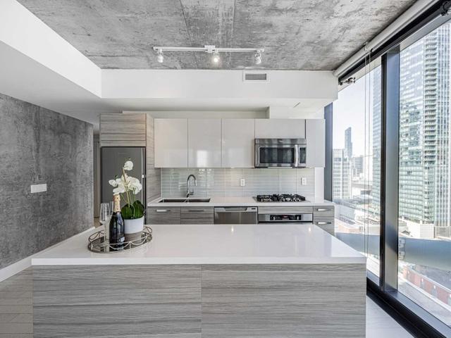 1504 - 224 King St W