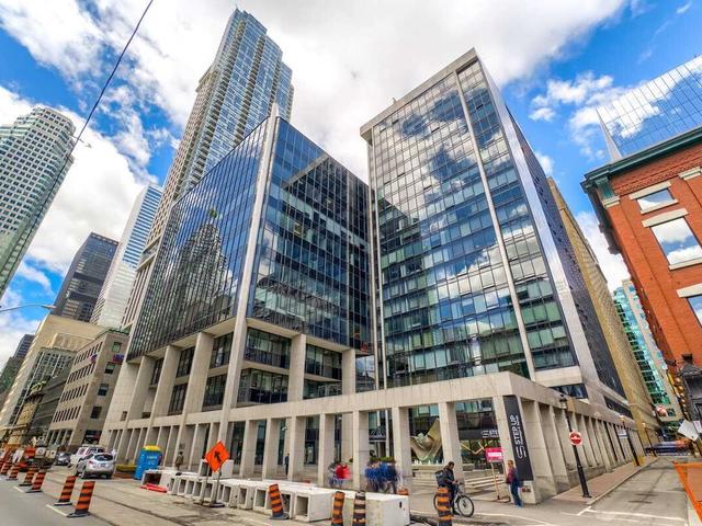 506 - 30 Wellington St E