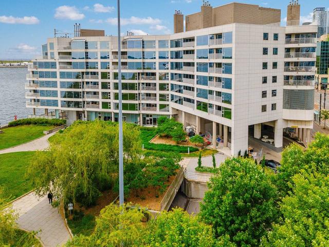 611 - 401 Queens Quay W