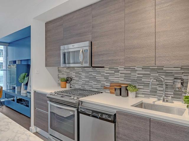 418 - 111 Bathurst St