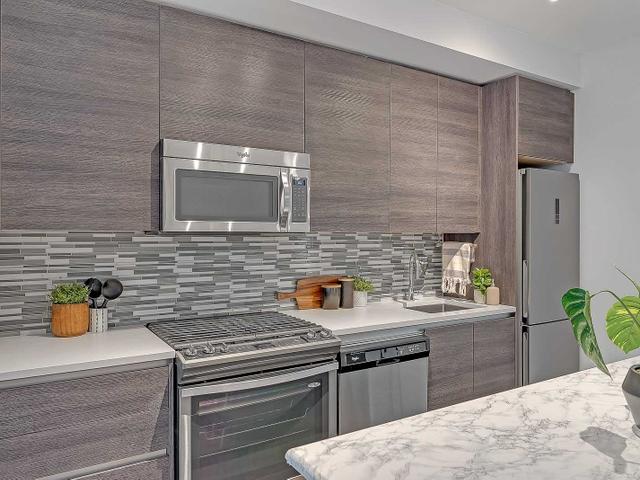 418 - 111 Bathurst St