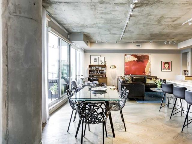 1004 - 318 King St E