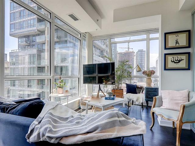 1507 - 199 Richmond St W