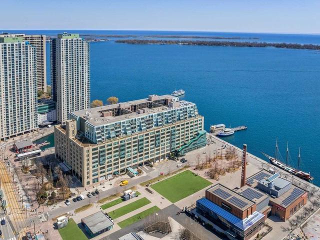 PH 1210 - 211 Queens Quay W