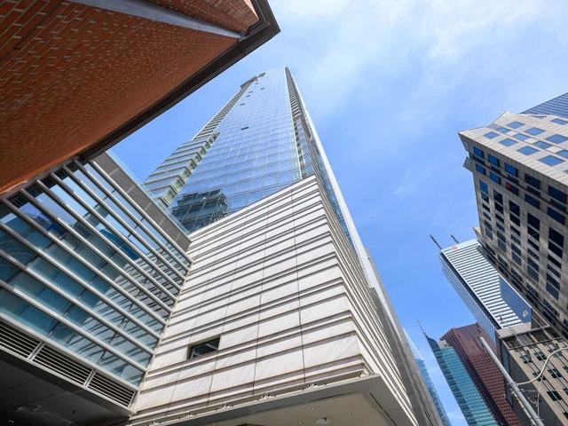 4707 - 180 University Ave