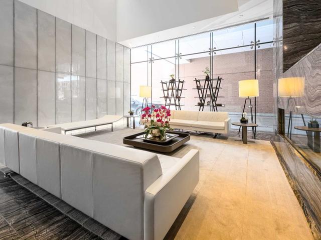 4707 - 180 University Ave