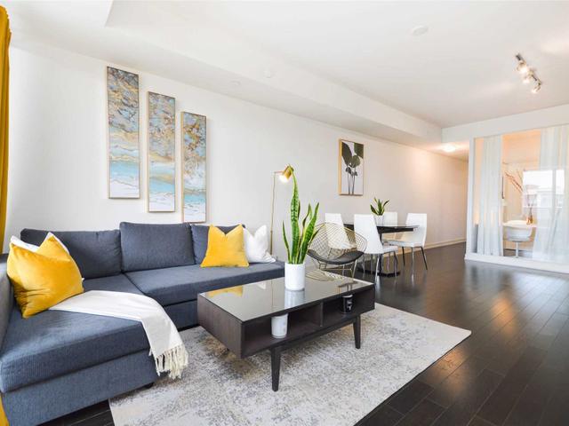 711 - 330 Richmond St W