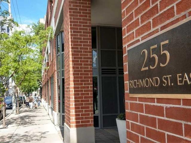 1011 - 255 Richmond St E