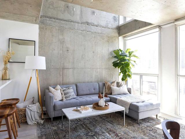 643 - 1029 King St W