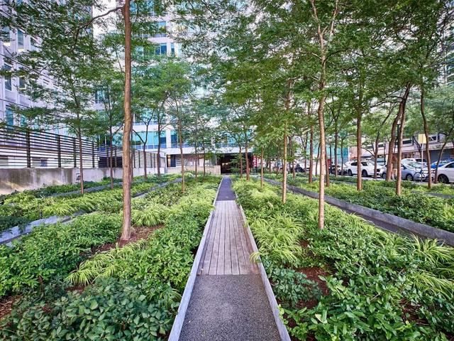 407 - 33 Lombard  St