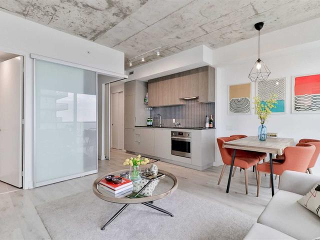 3205 - 161 Roehampton Ave