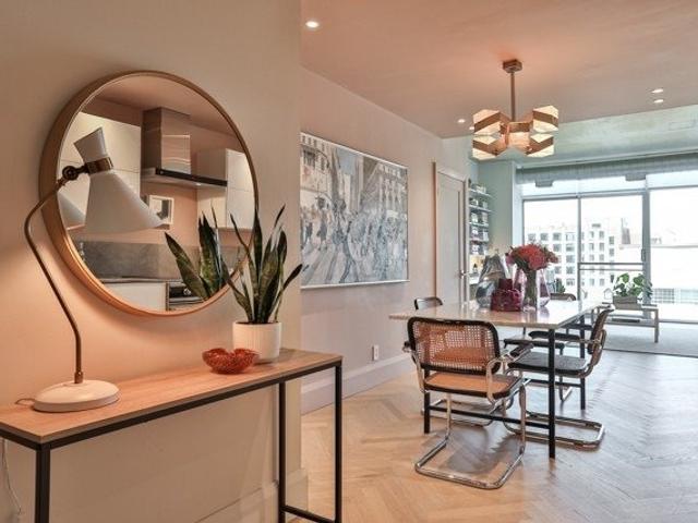 523 - 388 Richmond St W