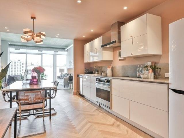 523 - 388 Richmond St W