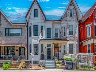 21 Manning Ave