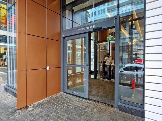 610 - 19 Bathurst St