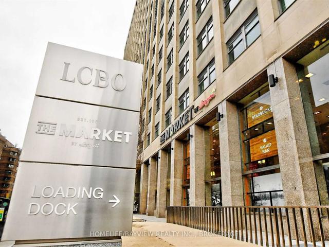 621 - 111 St. Clair Ave W