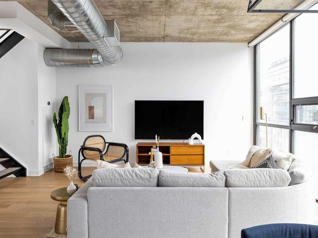 PH1011 - 60 Bathurst St