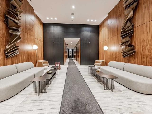 2112 - 8 Eglinton Ave E