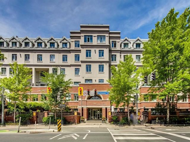 334 - 500 Richmond St W