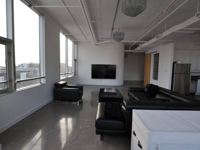 908 - 477 Richmond St W