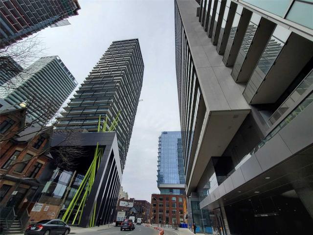 2103 - 330 Richmond St W