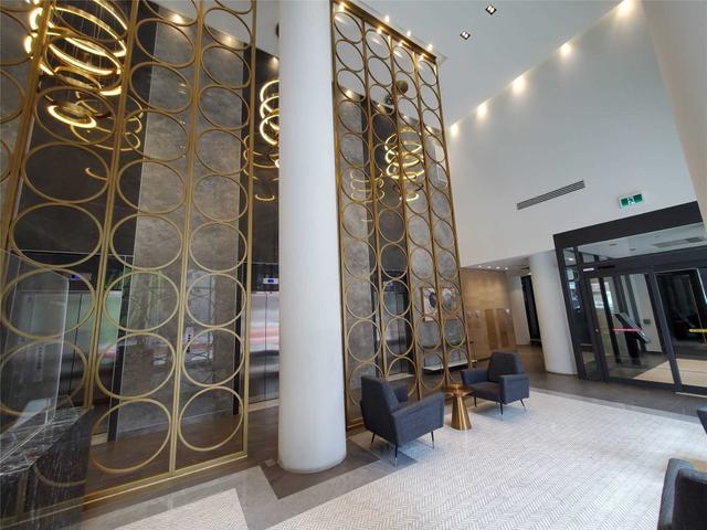 2103 - 330 Richmond St W