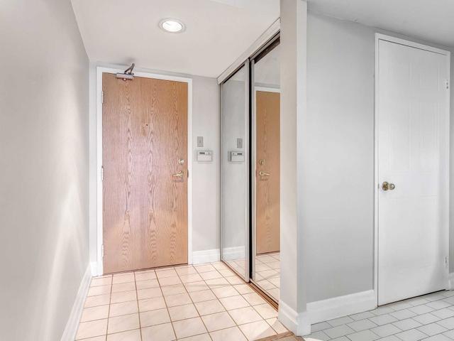 1707 - 5 Kenneth Ave