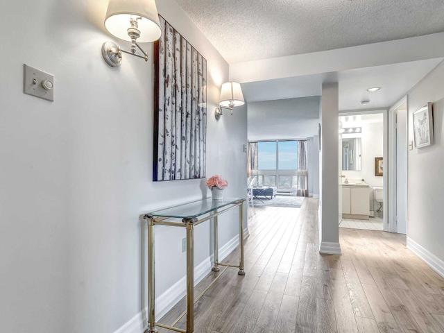 1707 - 5 Kenneth Ave