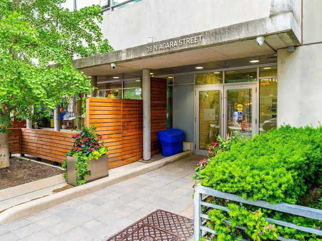 410 - 38 Niagara St