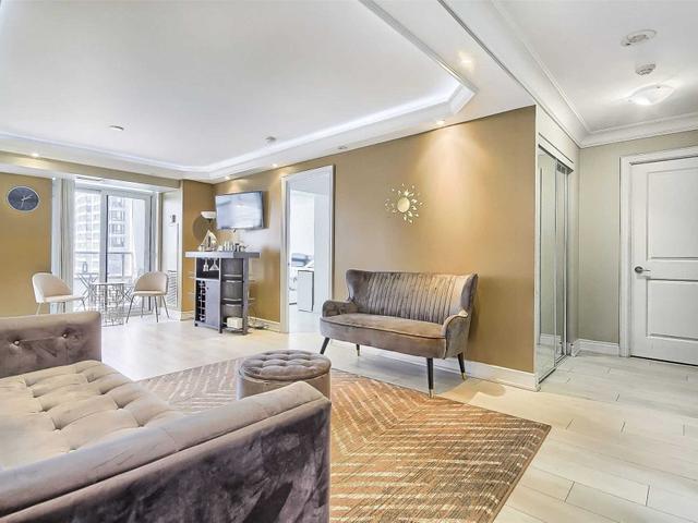 1027 - 500 Doris Ave