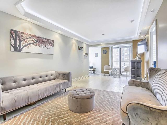 1027 - 500 Doris Ave