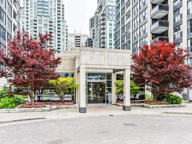 1208 - 28 Hollywood Ave