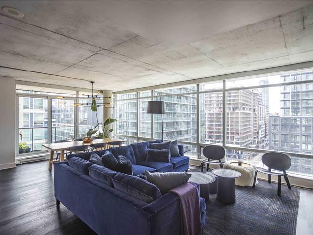 1017 - 333 Adelaide St E