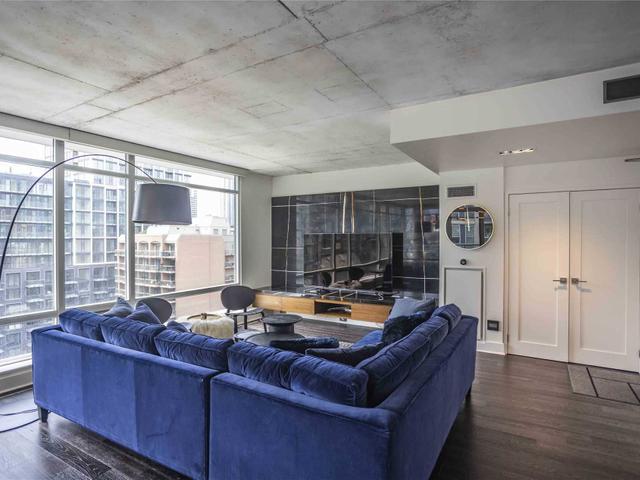 1017 - 333 Adelaide St E