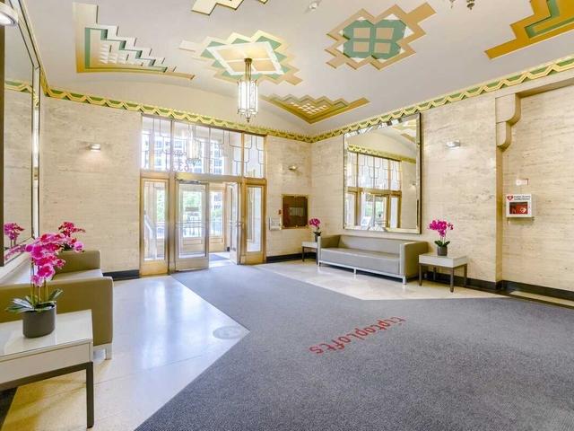 215 - 637 Lake Shore  Blvd W