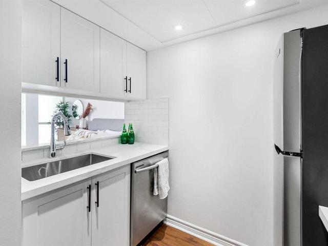 1110 - 705 King St W