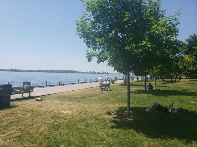 1608 - 33 Harbour Sq