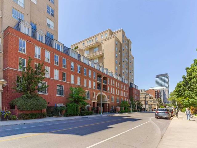 PH 1217 - 119 Merton St