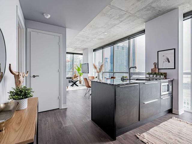 2505 - 88 Blue Jays Way