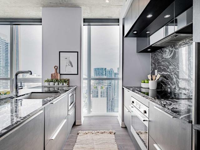 2505 - 88 Blue Jays Way