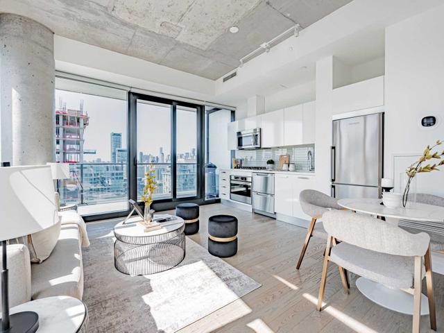 3501 - 224 King St W