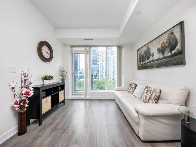 801 - 28 Avondale Ave