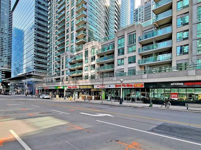 302 - 30 Grand Trunk Cres