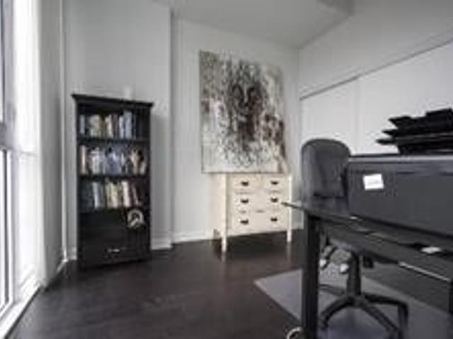 1101 - 478 King St W