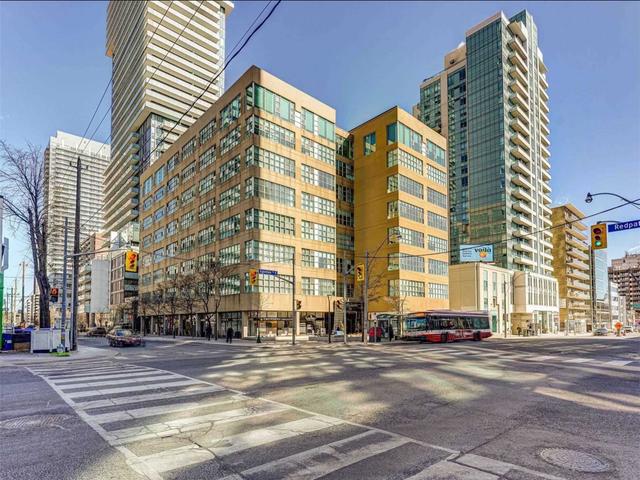 PH03 - 188 Eglinton Ave E