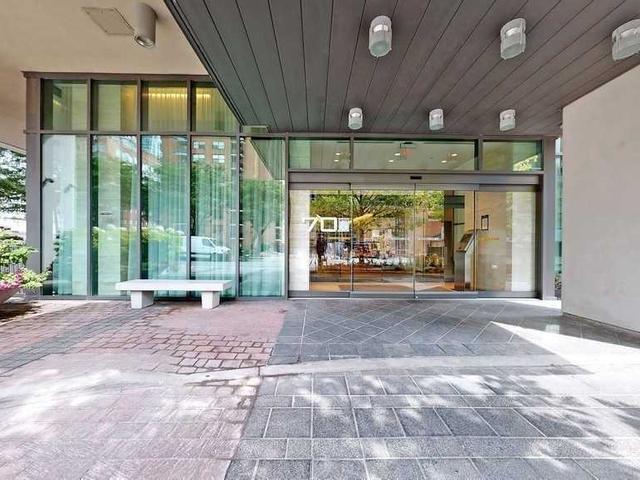 1617 - 70 Roehampton Ave